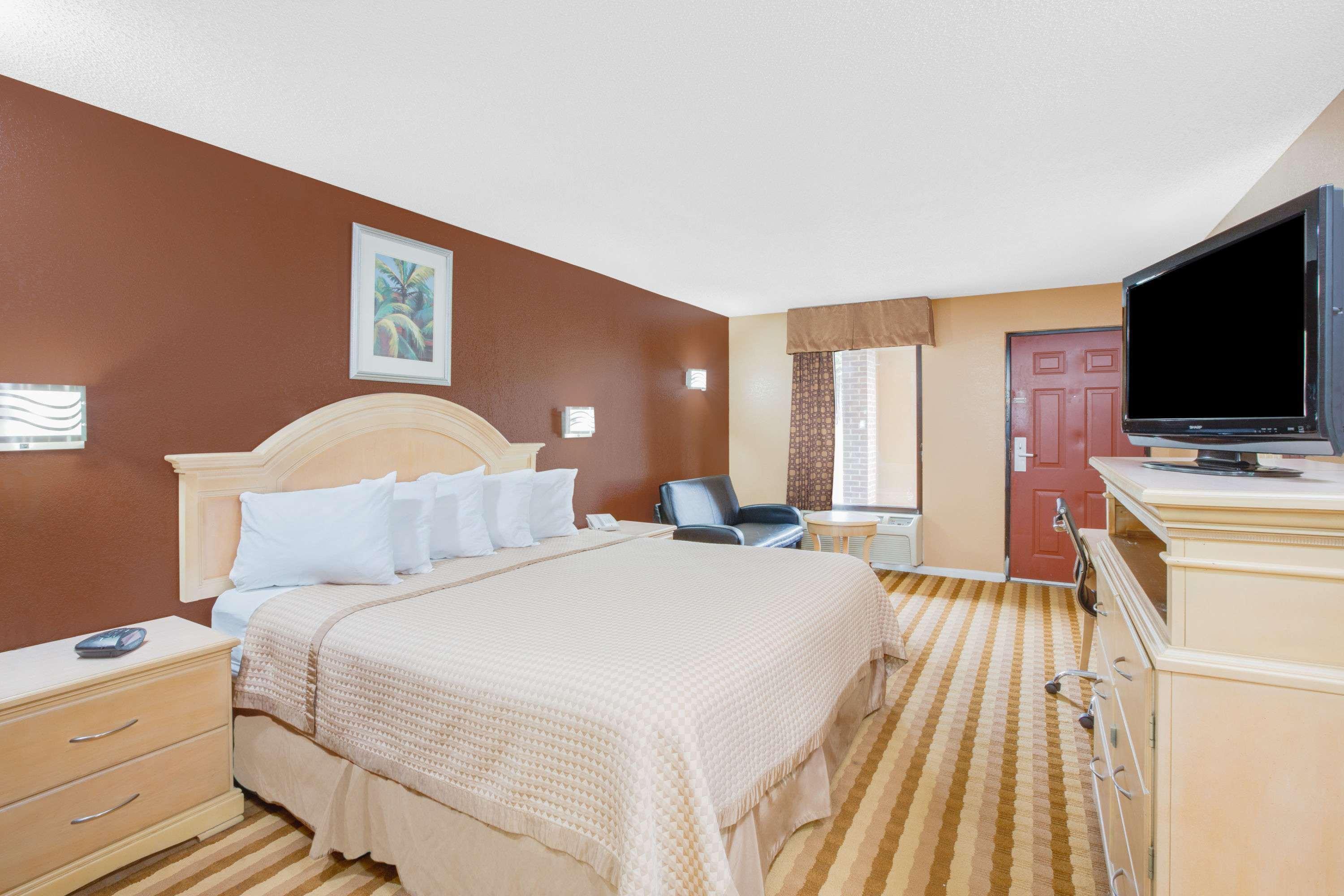 Columbus Inn And Suites Eksteriør bilde
