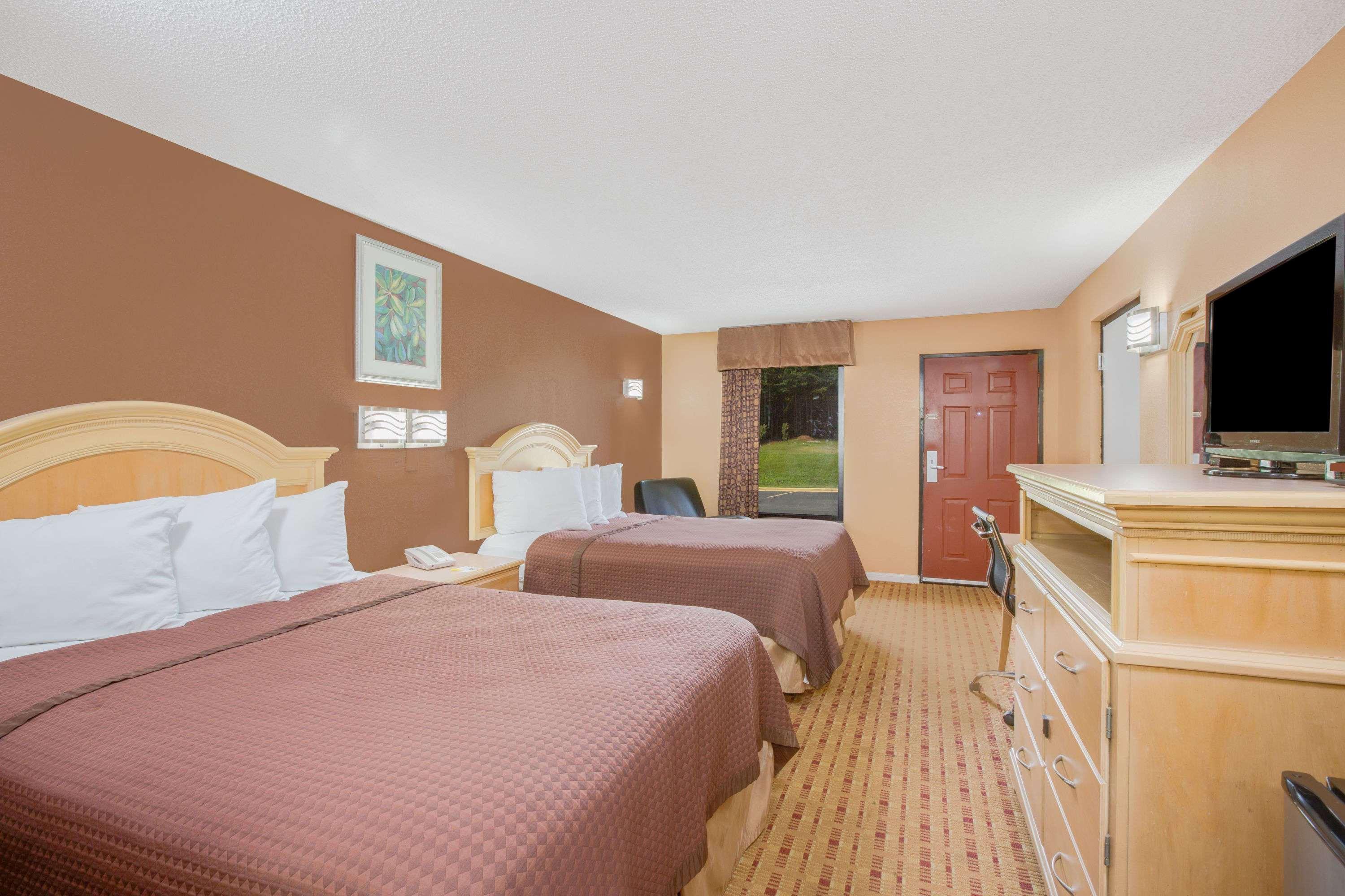 Columbus Inn And Suites Eksteriør bilde