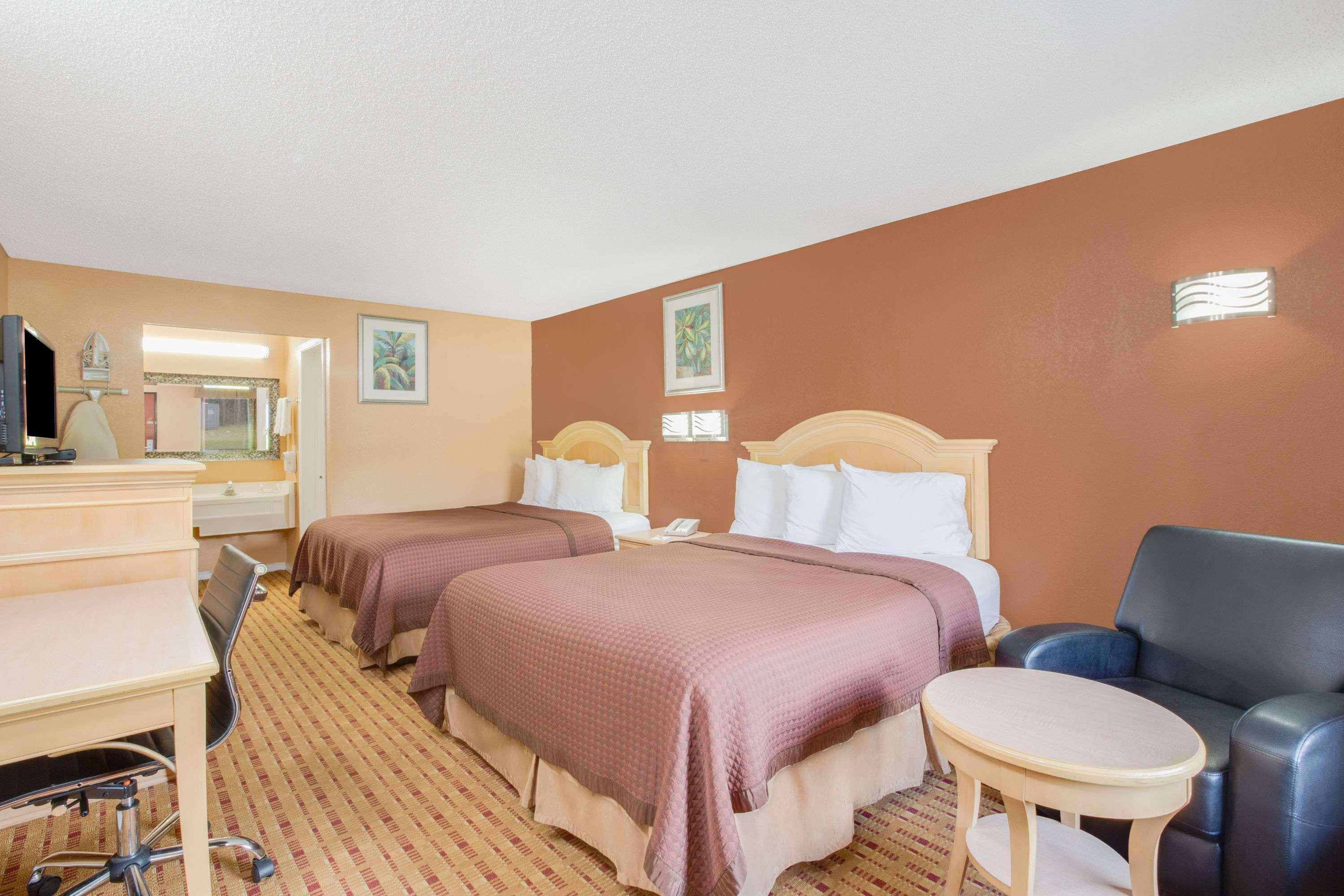 Columbus Inn And Suites Eksteriør bilde