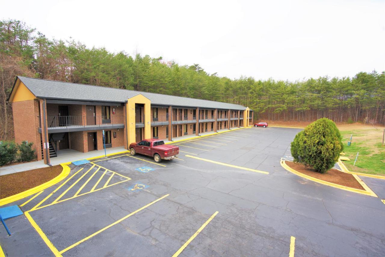 Columbus Inn And Suites Eksteriør bilde