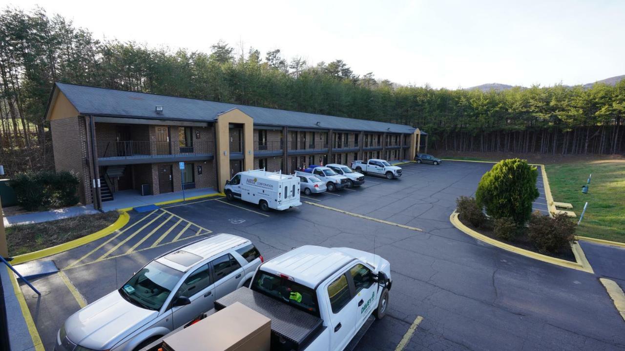 Columbus Inn And Suites Eksteriør bilde